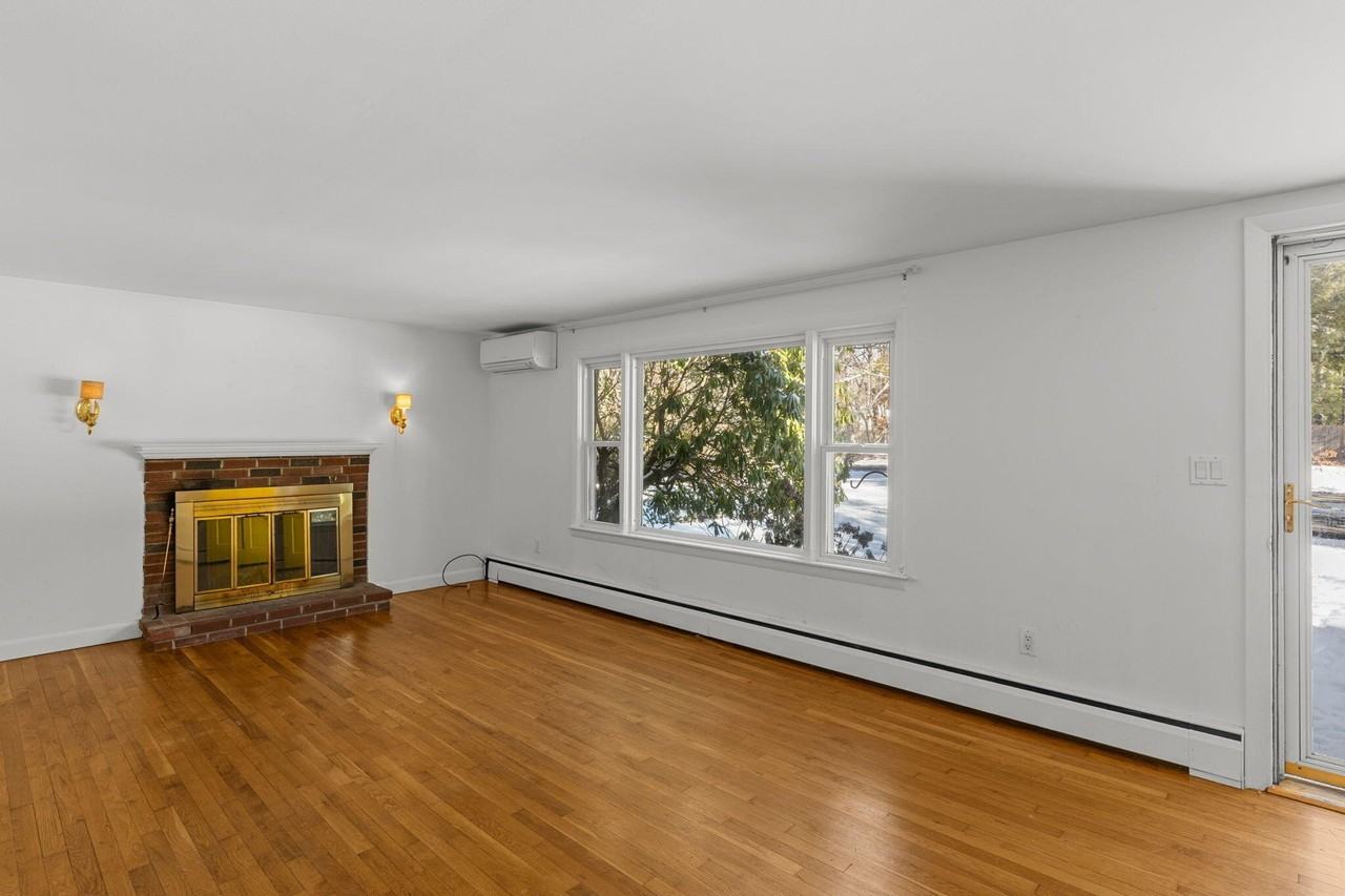 351 Swift Ave - Photo 7 of 24