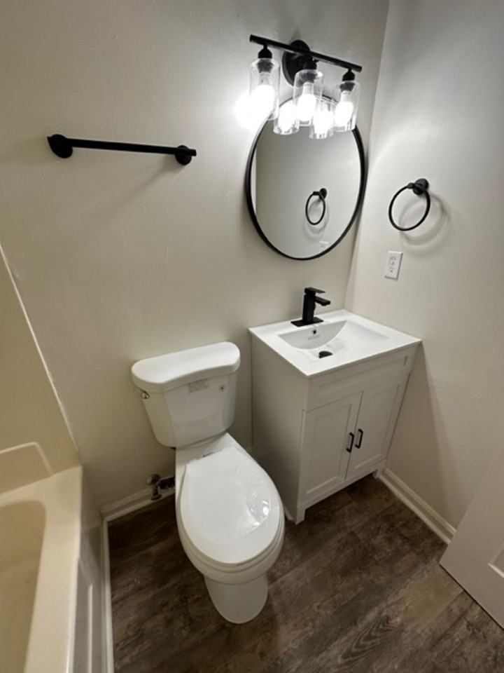 255 S Hicks St - Photo 3 of 9