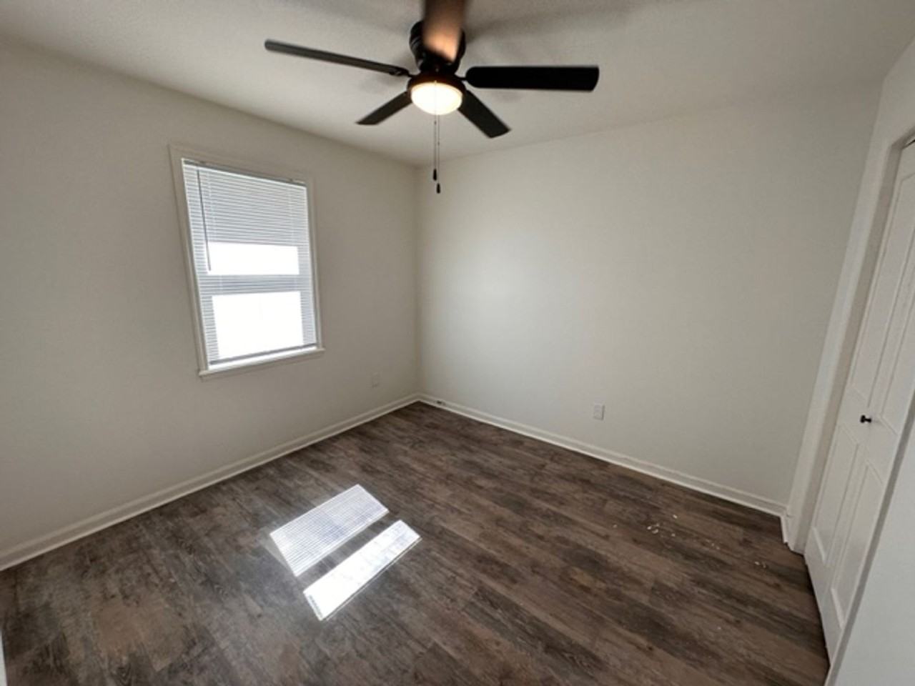 255 S Hicks St - Photo 4 of 9