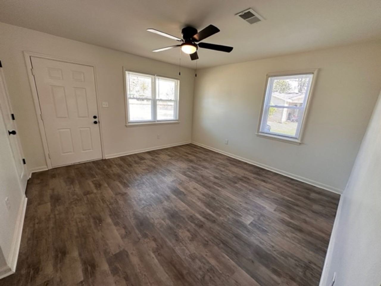 255 S Hicks St - Photo 5 of 9