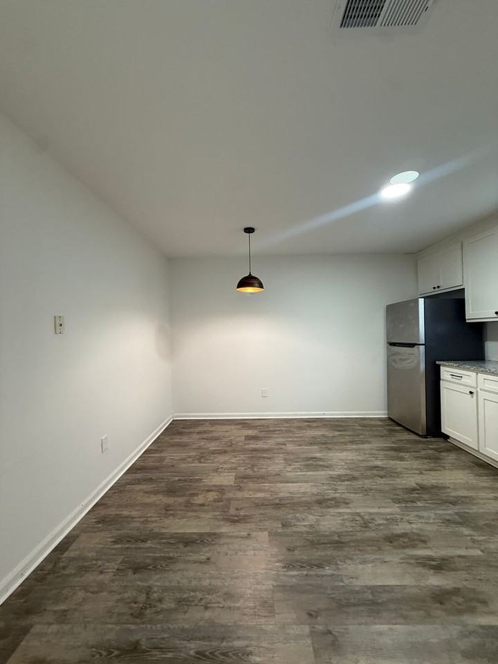 255 S Hicks St - Photo 7 of 9