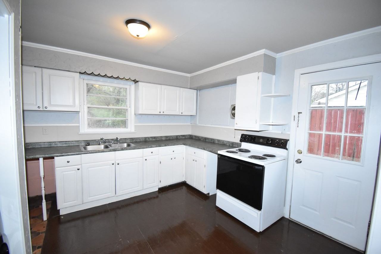 141 W Rossview Rd - Photo 4 of 18