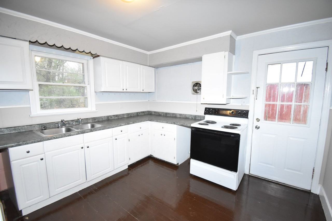 141 W Rossview Rd - Photo 7 of 18