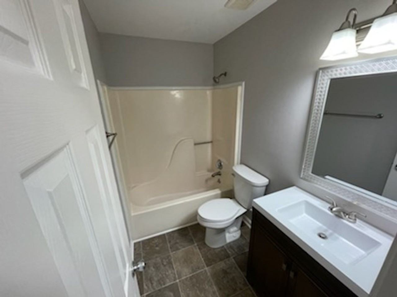 907 Ryan Dr - Photo 7 of 10