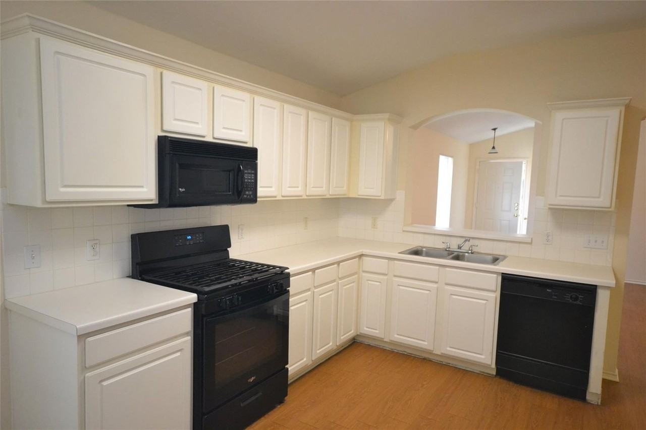 3207 Picton Ct - Photo 5 of 17