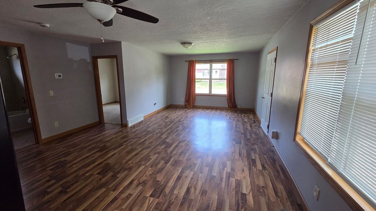 400 7th St Sw - Photo 5 of 14