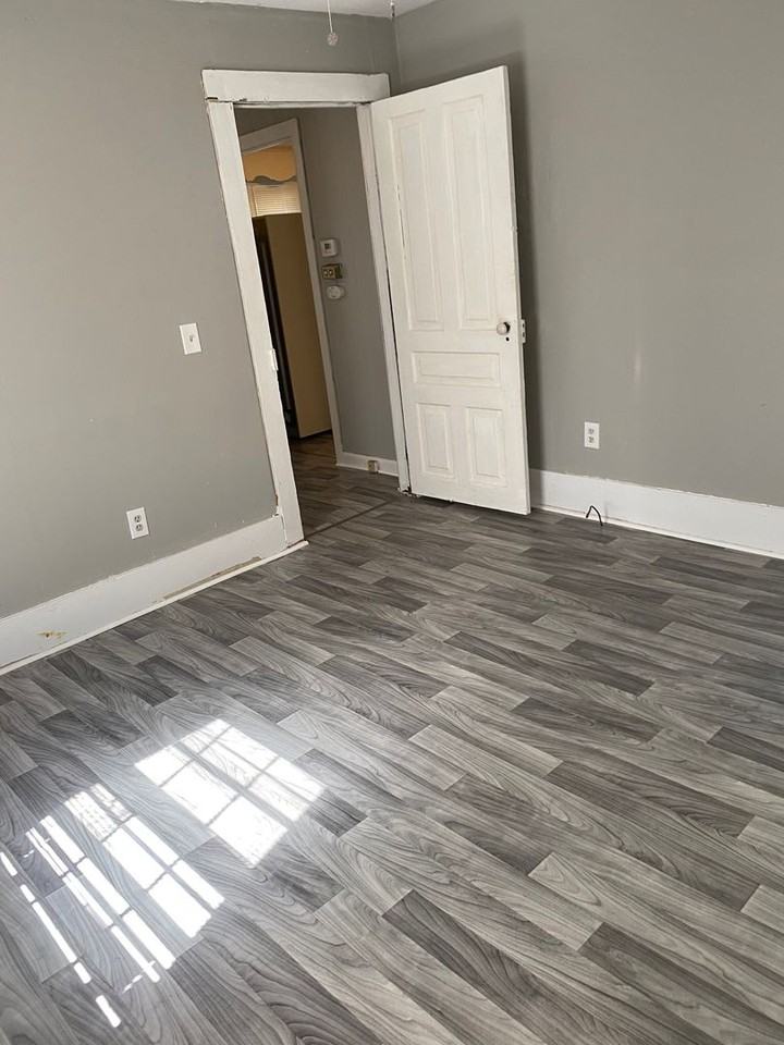 2512 Crescent Ln - Photo 3 of 8
