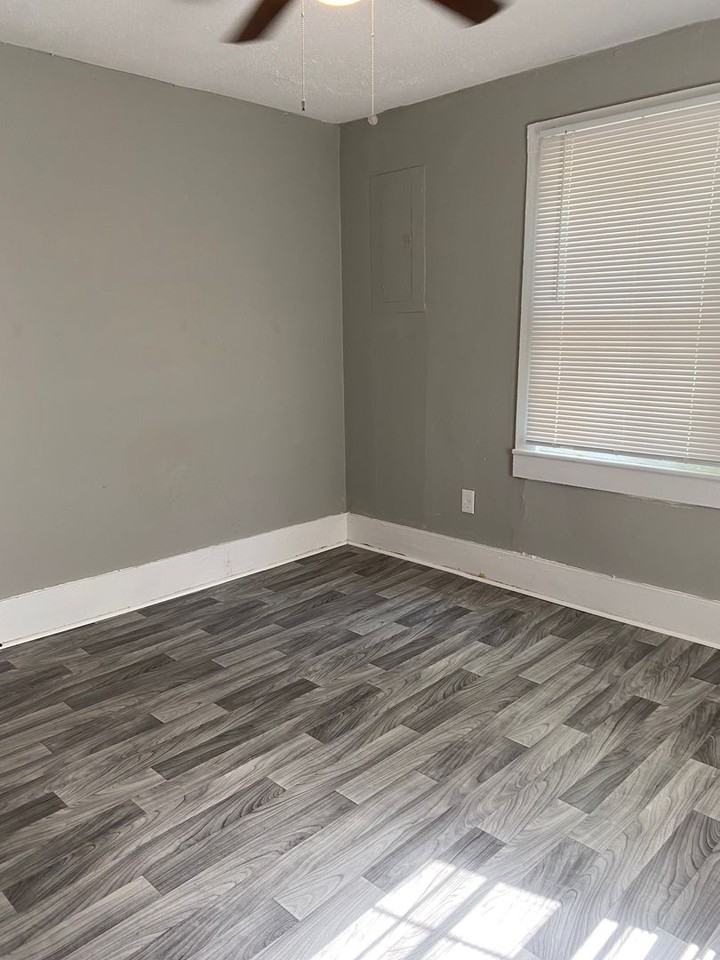 2512 Crescent Ln - Photo 4 of 8