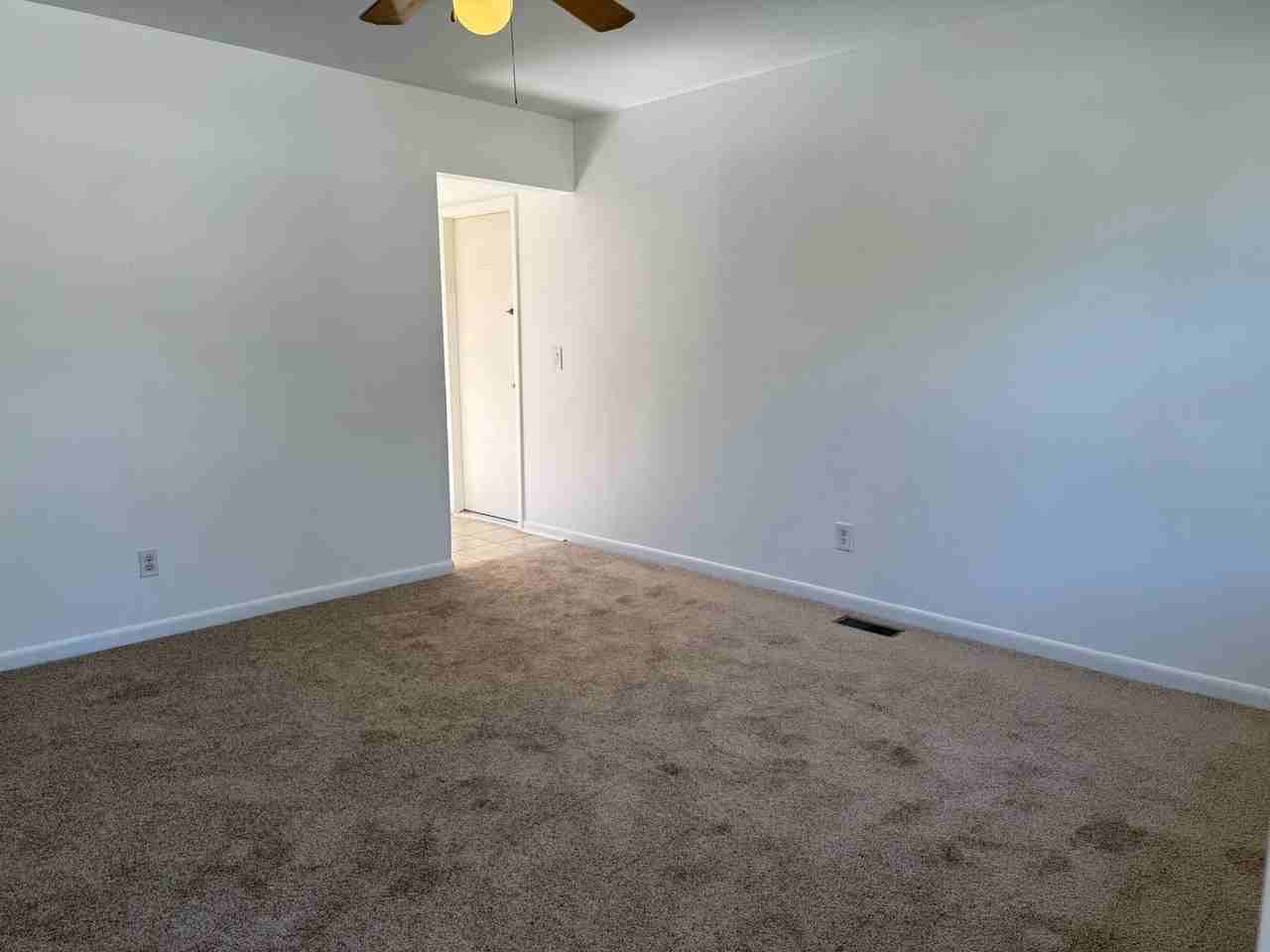 6038 S Ivanhoe Ave - Photo 2 of 8
