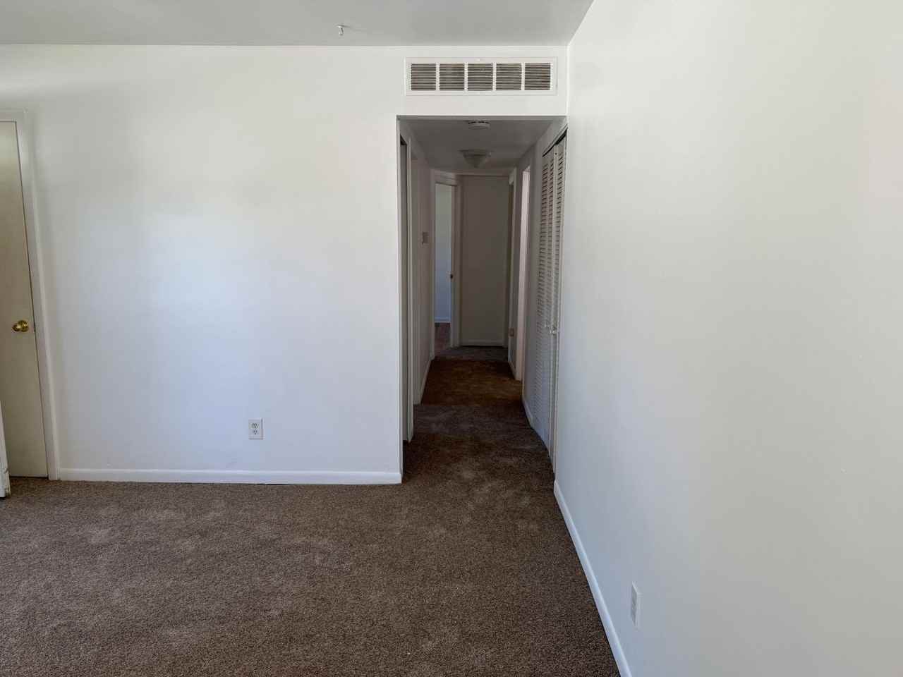 6038 S Ivanhoe Ave - Photo 3 of 8