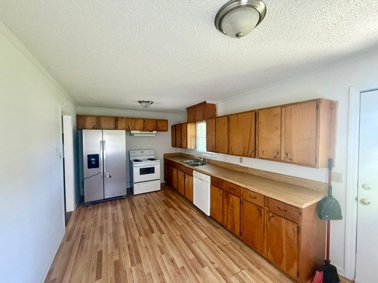 315 E Dameron Ave - Photo 4 of 23
