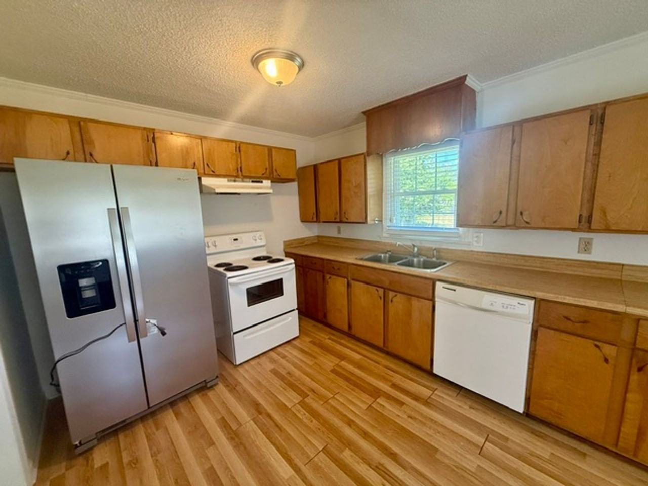 315 E Dameron Ave - Photo 5 of 23