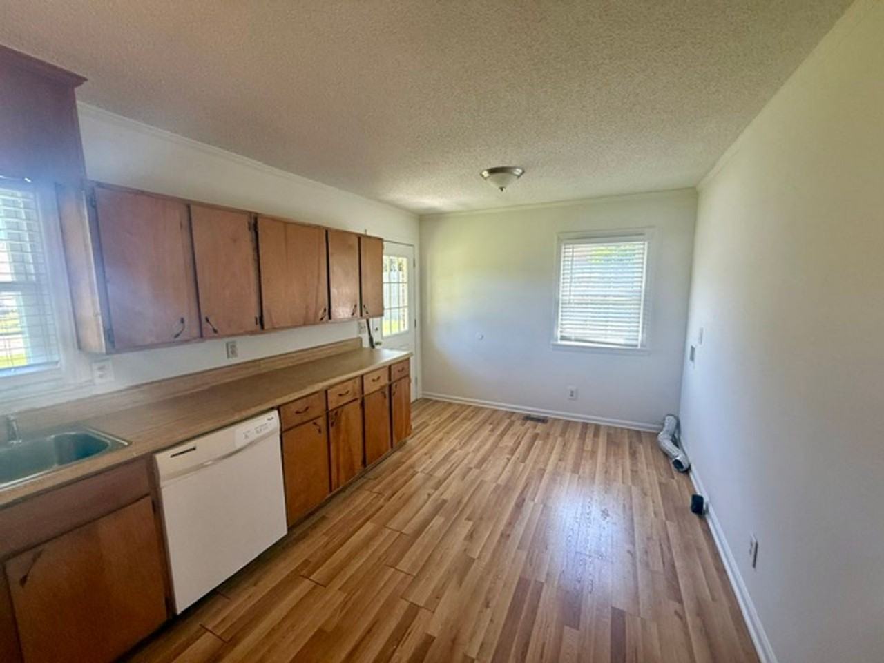 315 E Dameron Ave - Photo 7 of 23