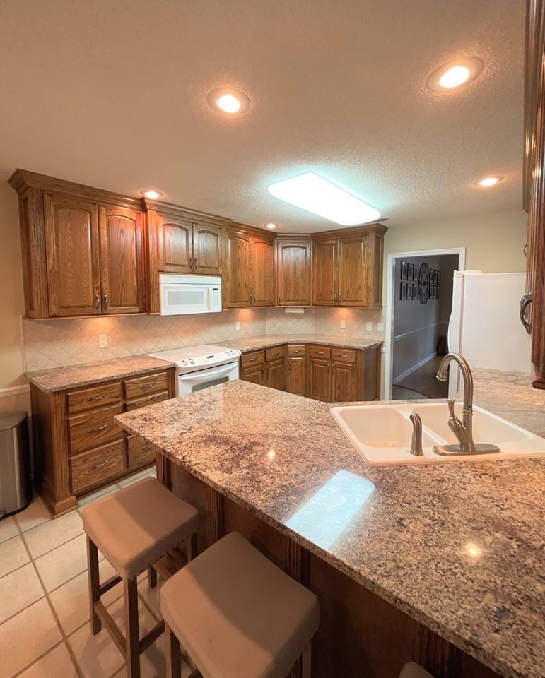 9 Stratford Ln - Photo 3 of 13