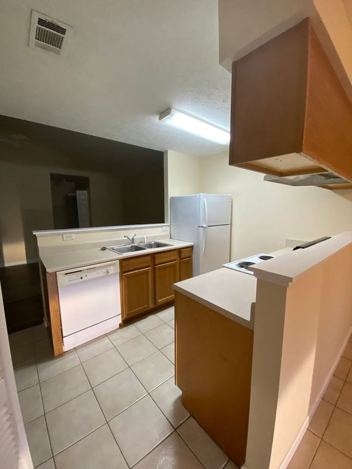 2216 Anne Ave - Photo 5 of 22