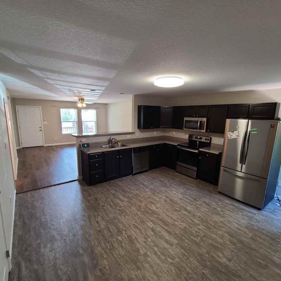 2101 Nadine St - Photo 3 of 11