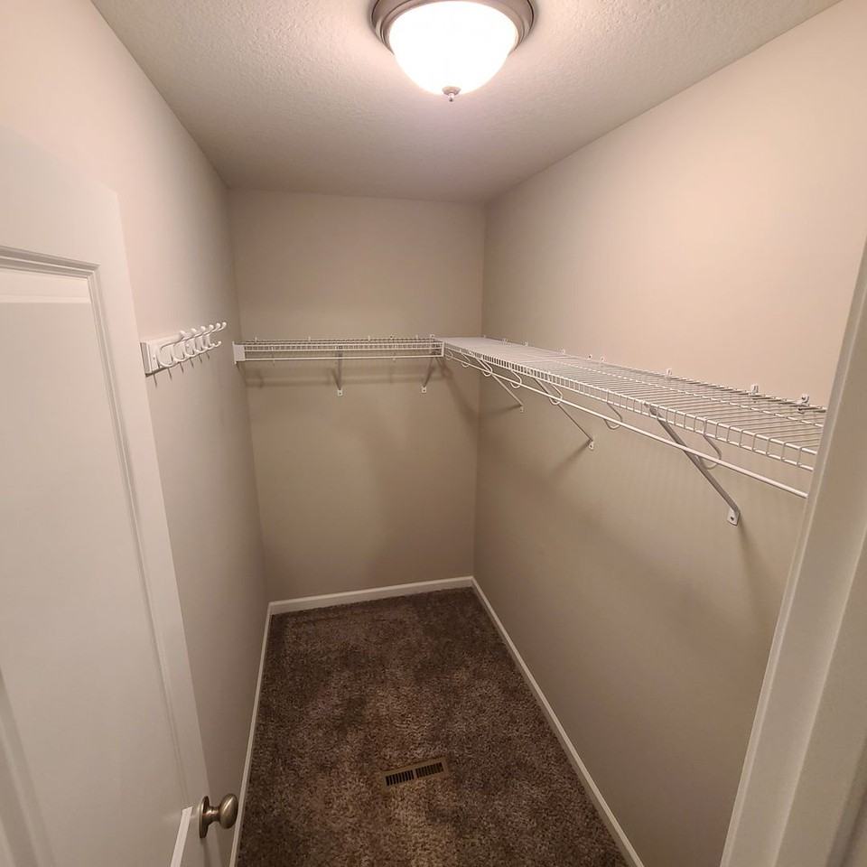 2101 Nadine St - Photo 6 of 11