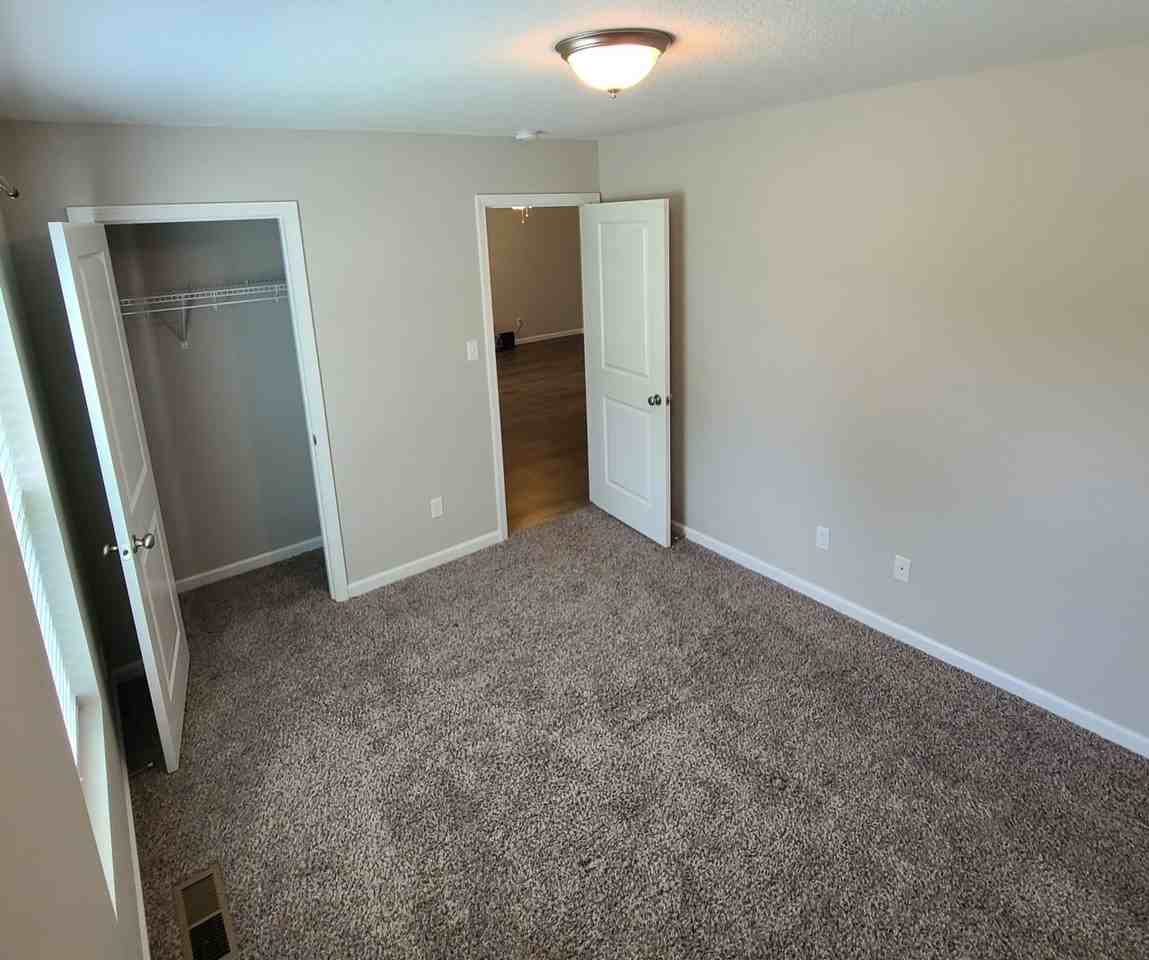 2101 Nadine St - Photo 7 of 11