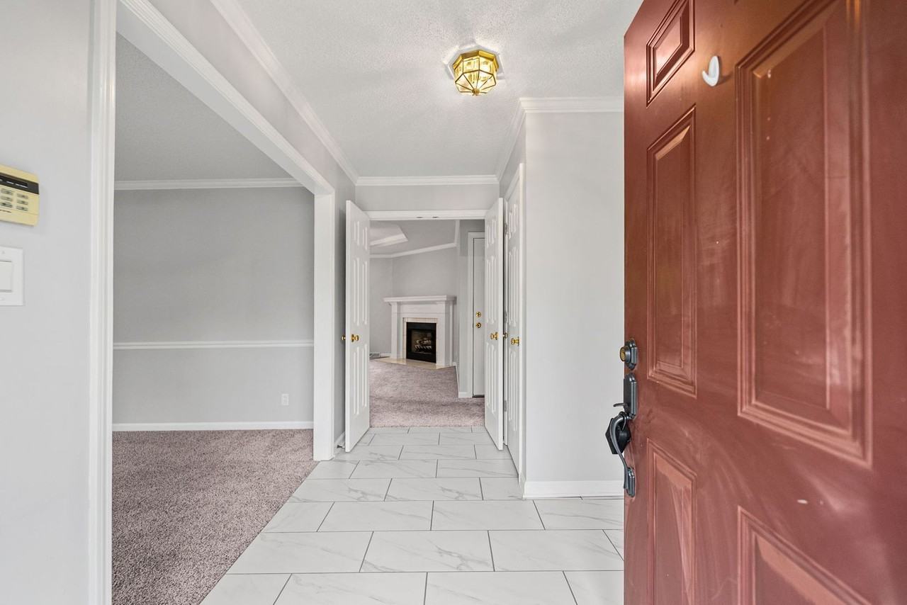 1115 Thornberry Dr - Photo 3 of 28