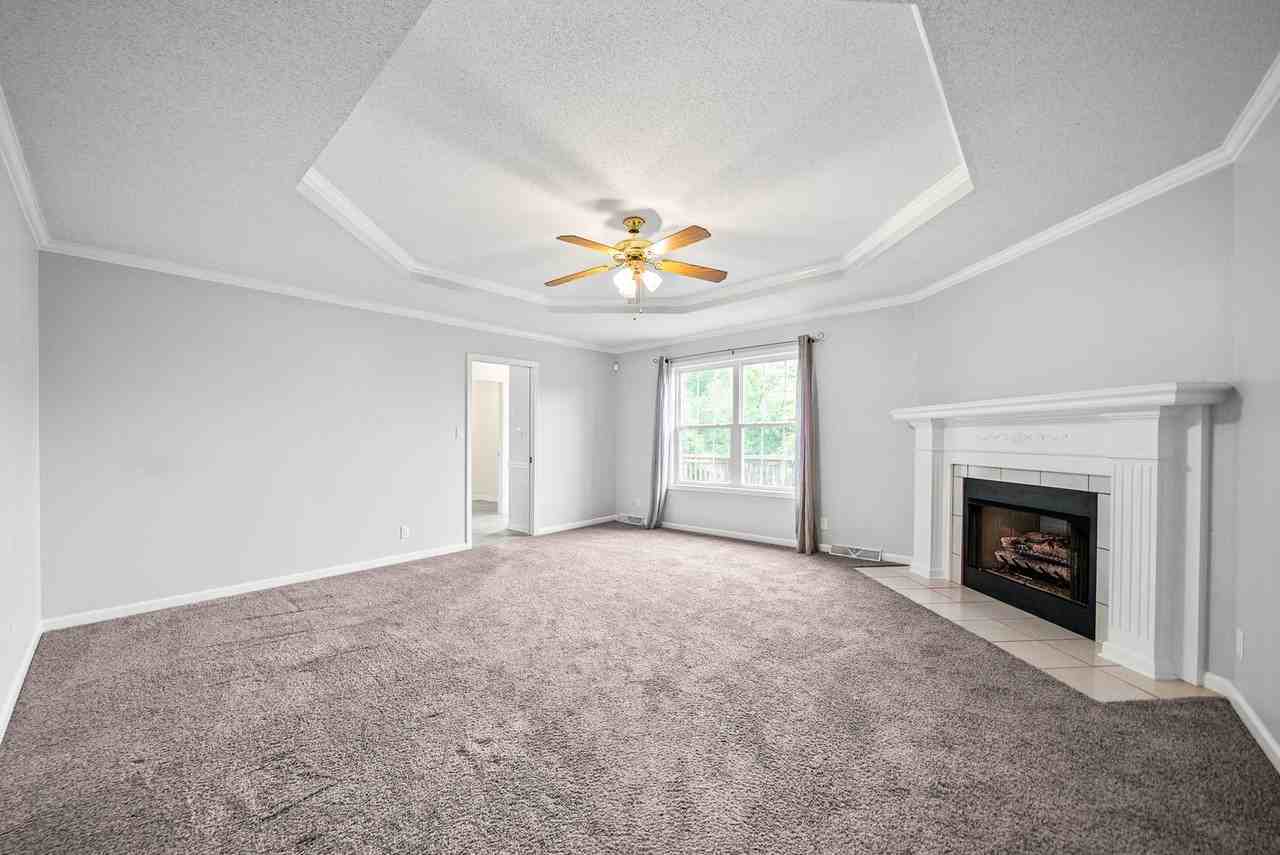 1115 Thornberry Dr - Photo 4 of 28