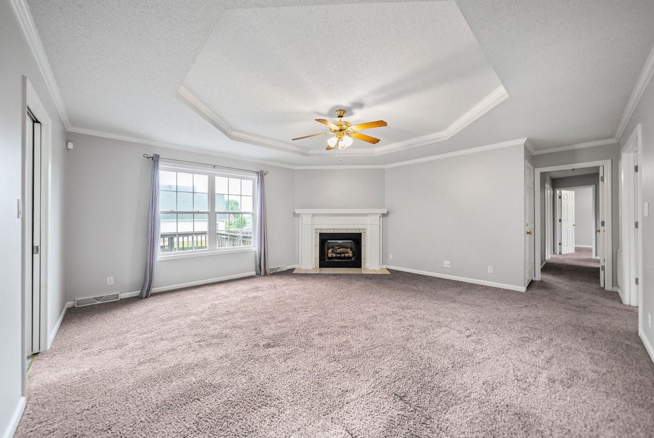 1115 Thornberry Dr - Photo 5 of 28