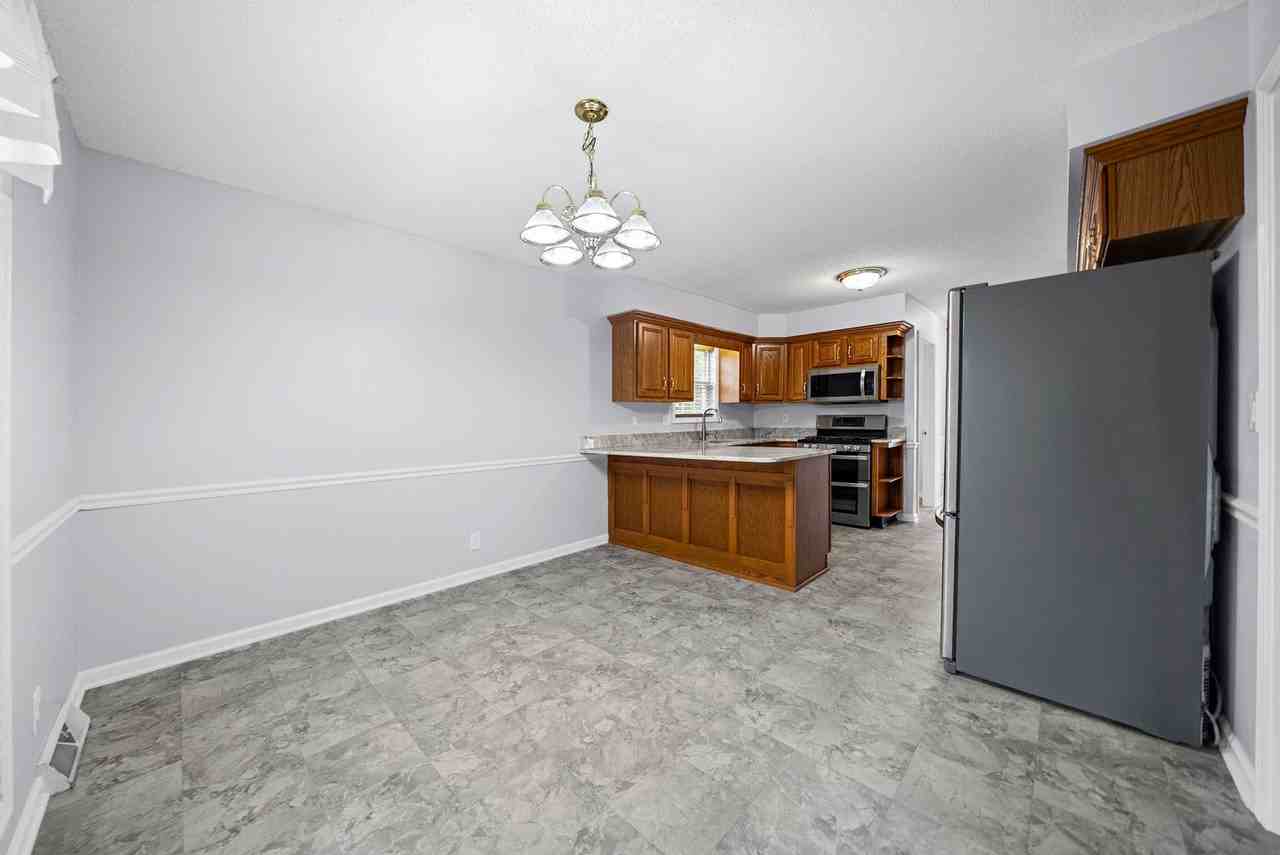 1115 Thornberry Dr - Photo 7 of 28
