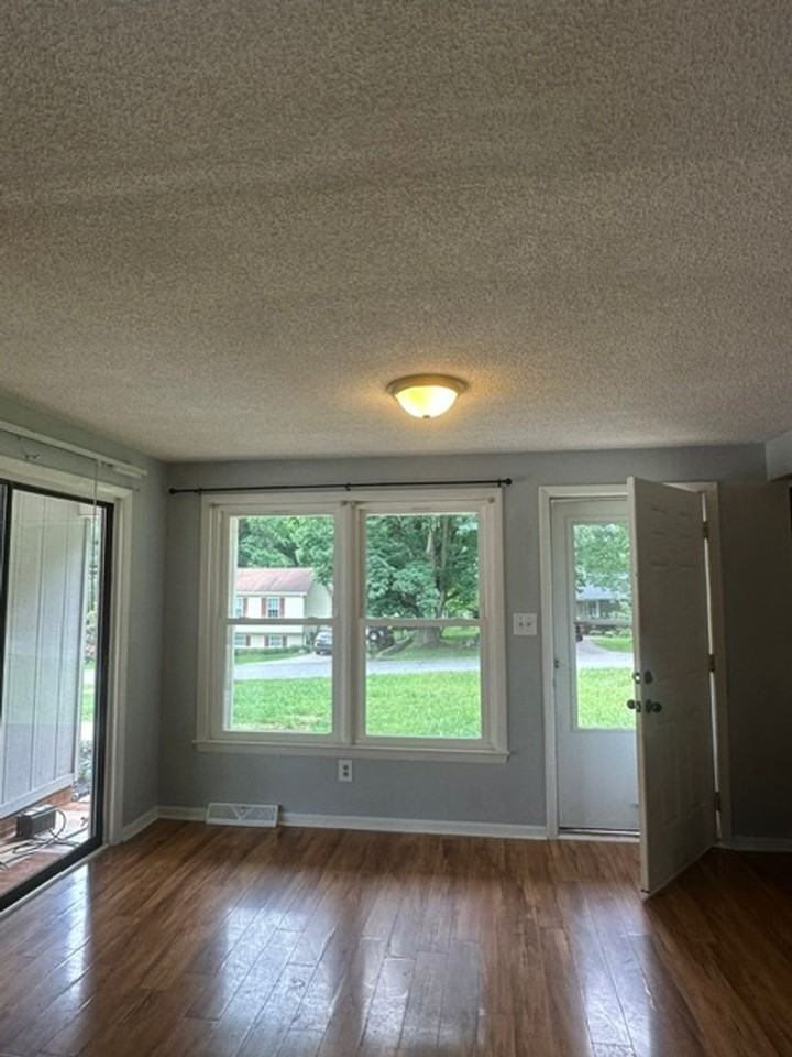 1570 Tanglewood Dr - Photo 5 of 9