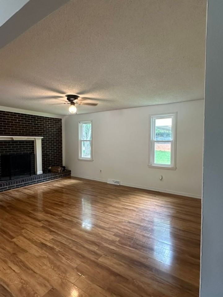 1570 Tanglewood Dr - Photo 6 of 9