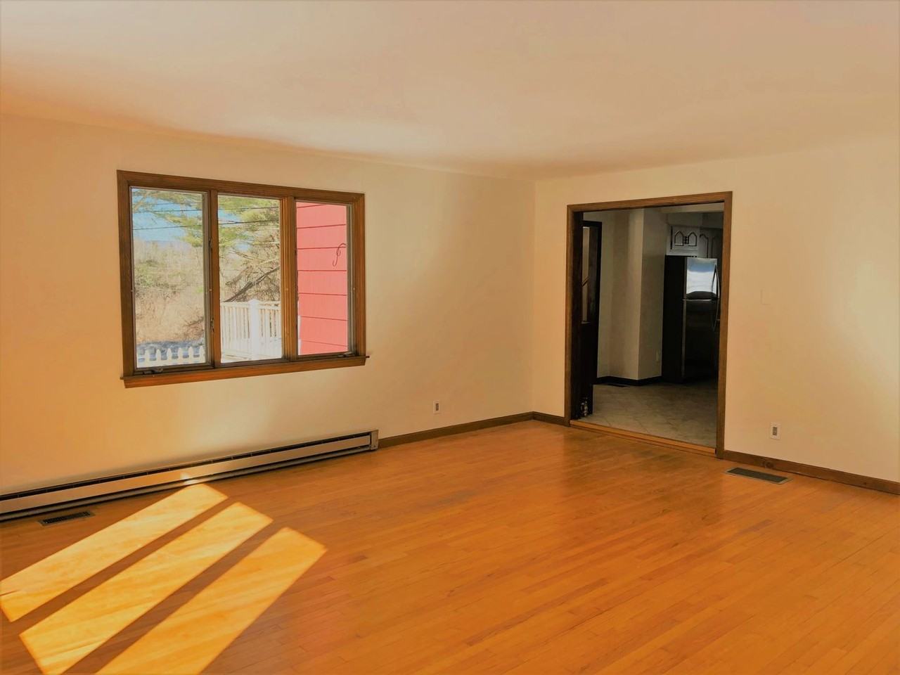 125 Tamarack Rd - Photo 5 of 9