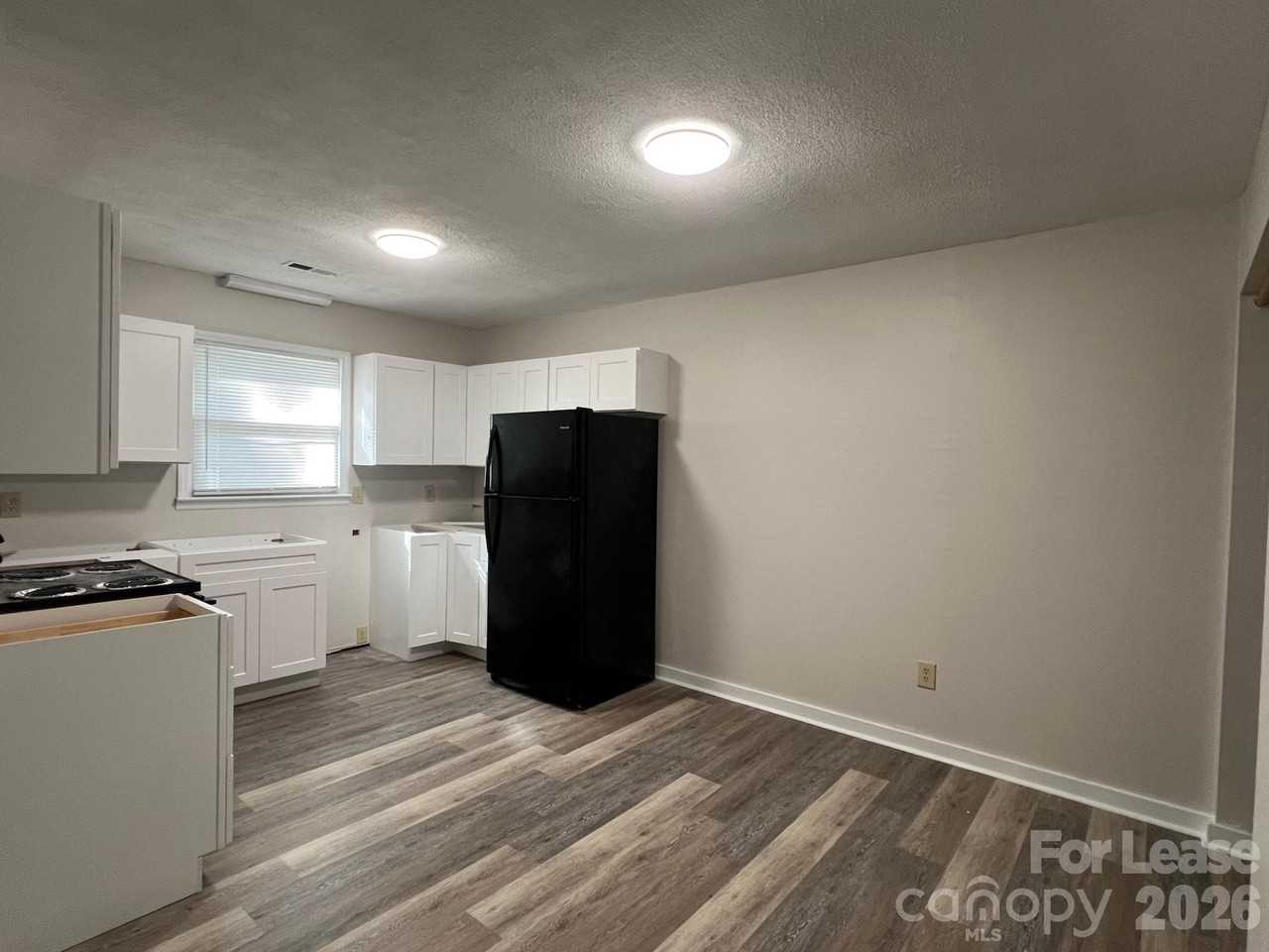 518 W Park Ave - Photo 3 of 10