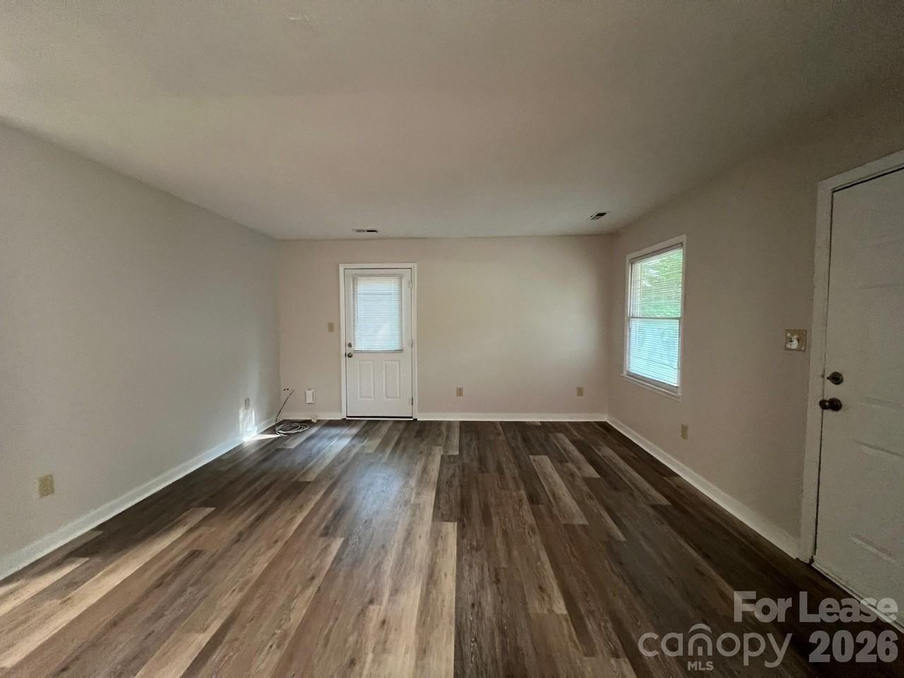518 W Park Ave - Photo 4 of 10
