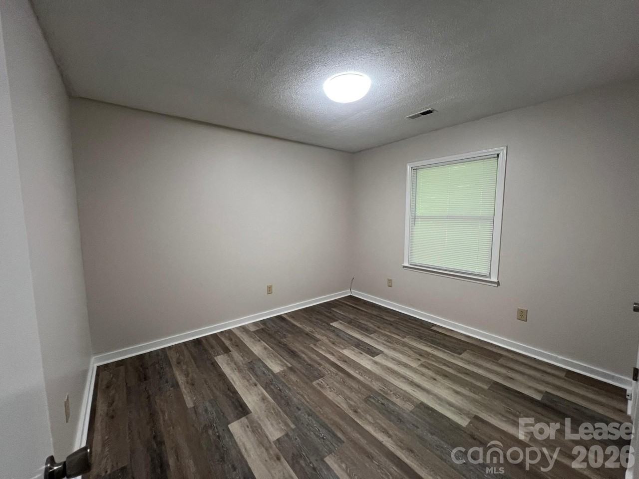 518 W Park Ave - Photo 6 of 10