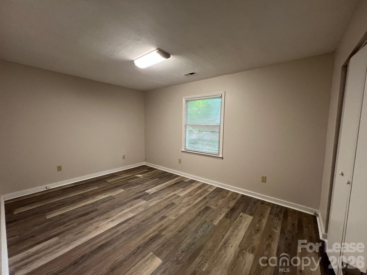 518 W Park Ave - Photo 7 of 10