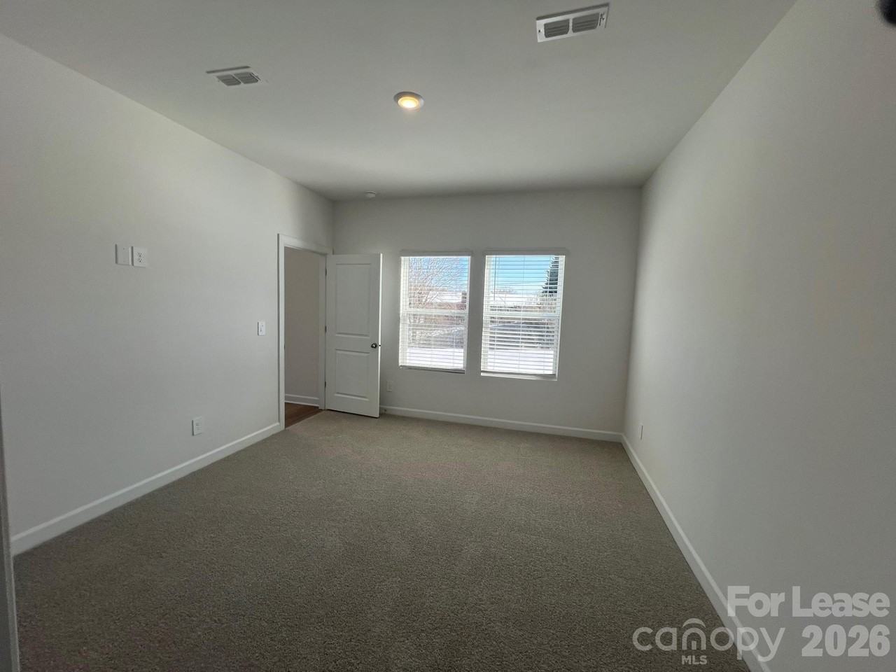 1548 31st St Ne - Photo 5 of 15