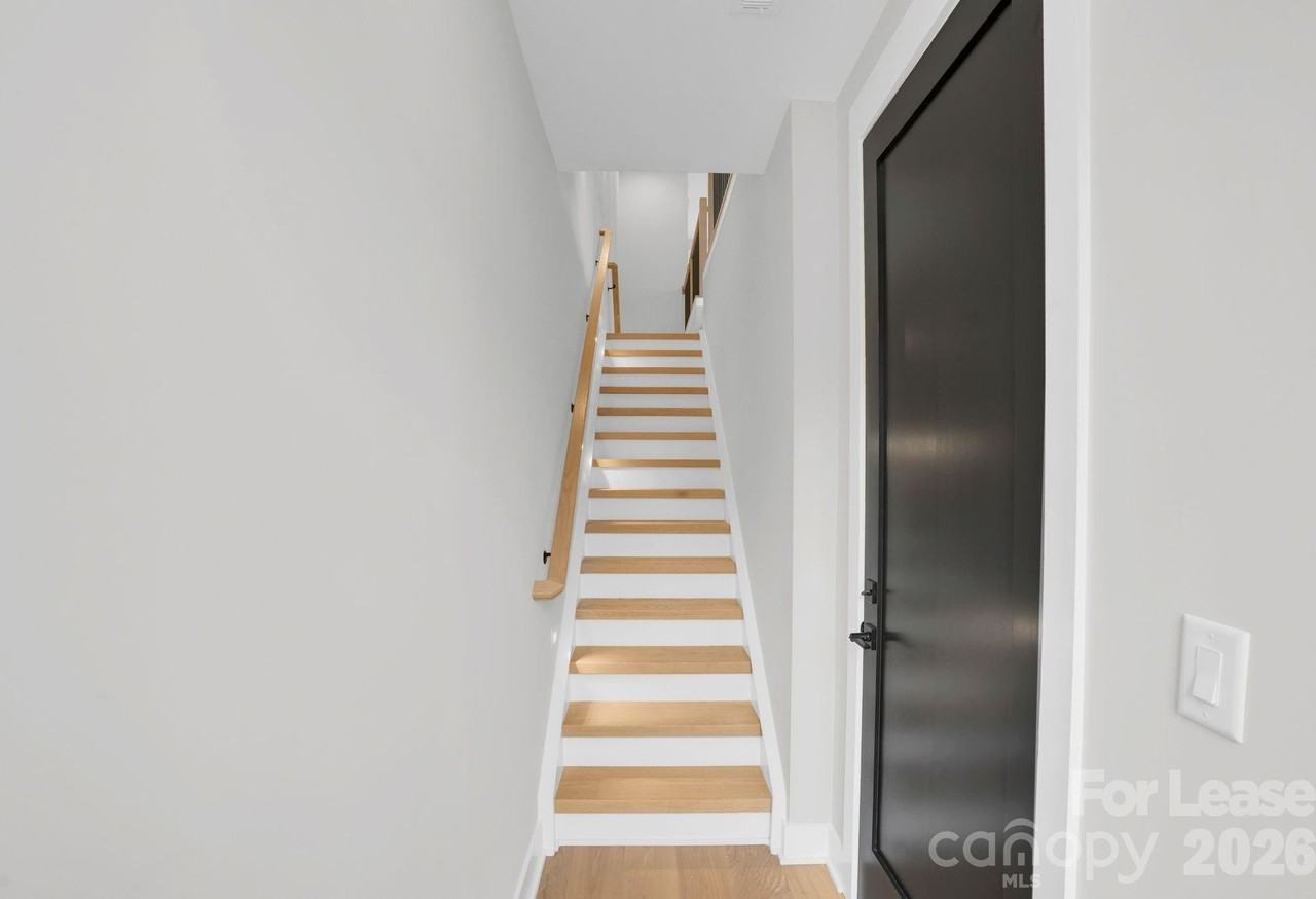 142 Mattoon St - Photo 3 of 32