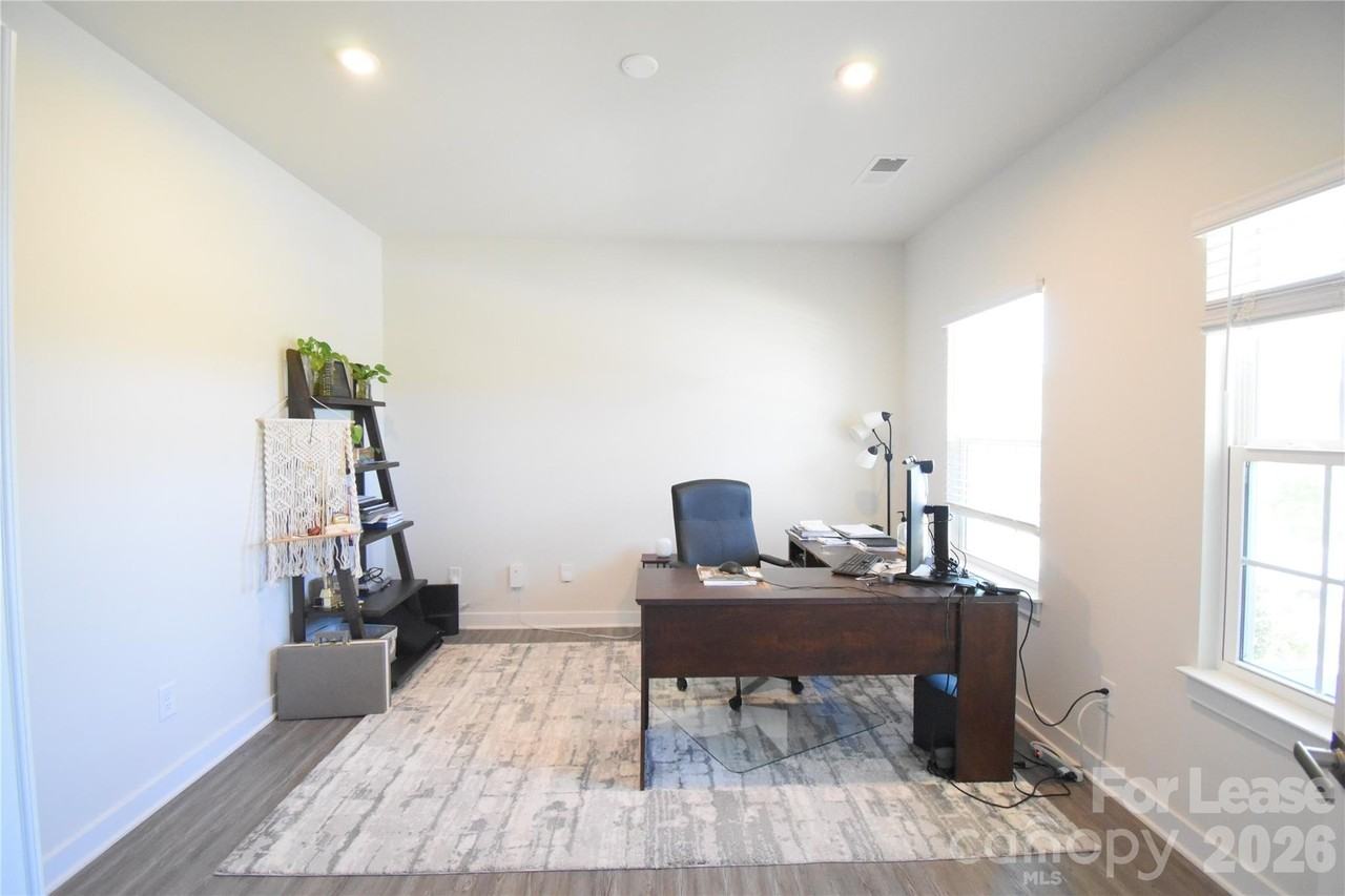 7200 Eagles Nest Ln - Photo 2 of 31