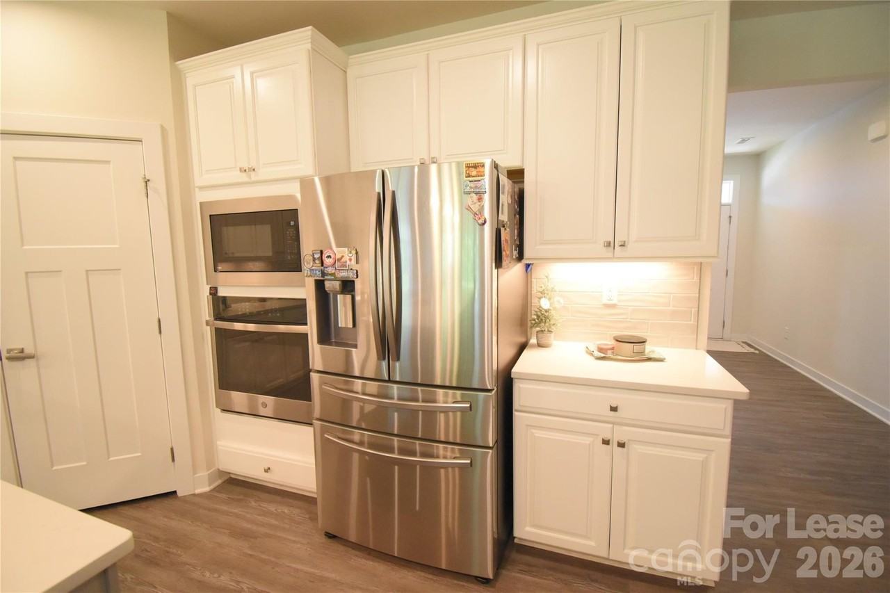 7200 Eagles Nest Ln - Photo 4 of 31