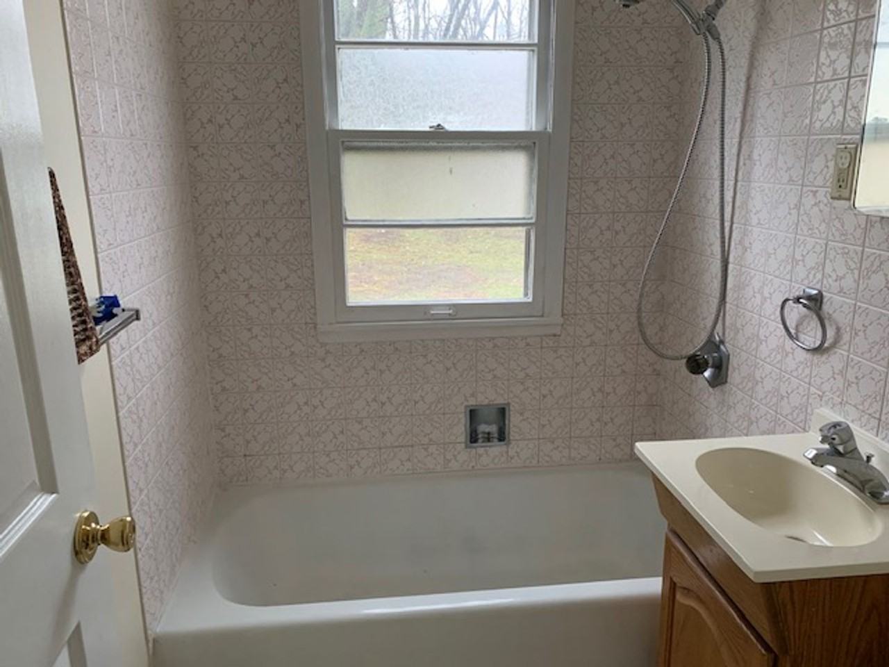 1334 N Linden St - Photo 3 of 9