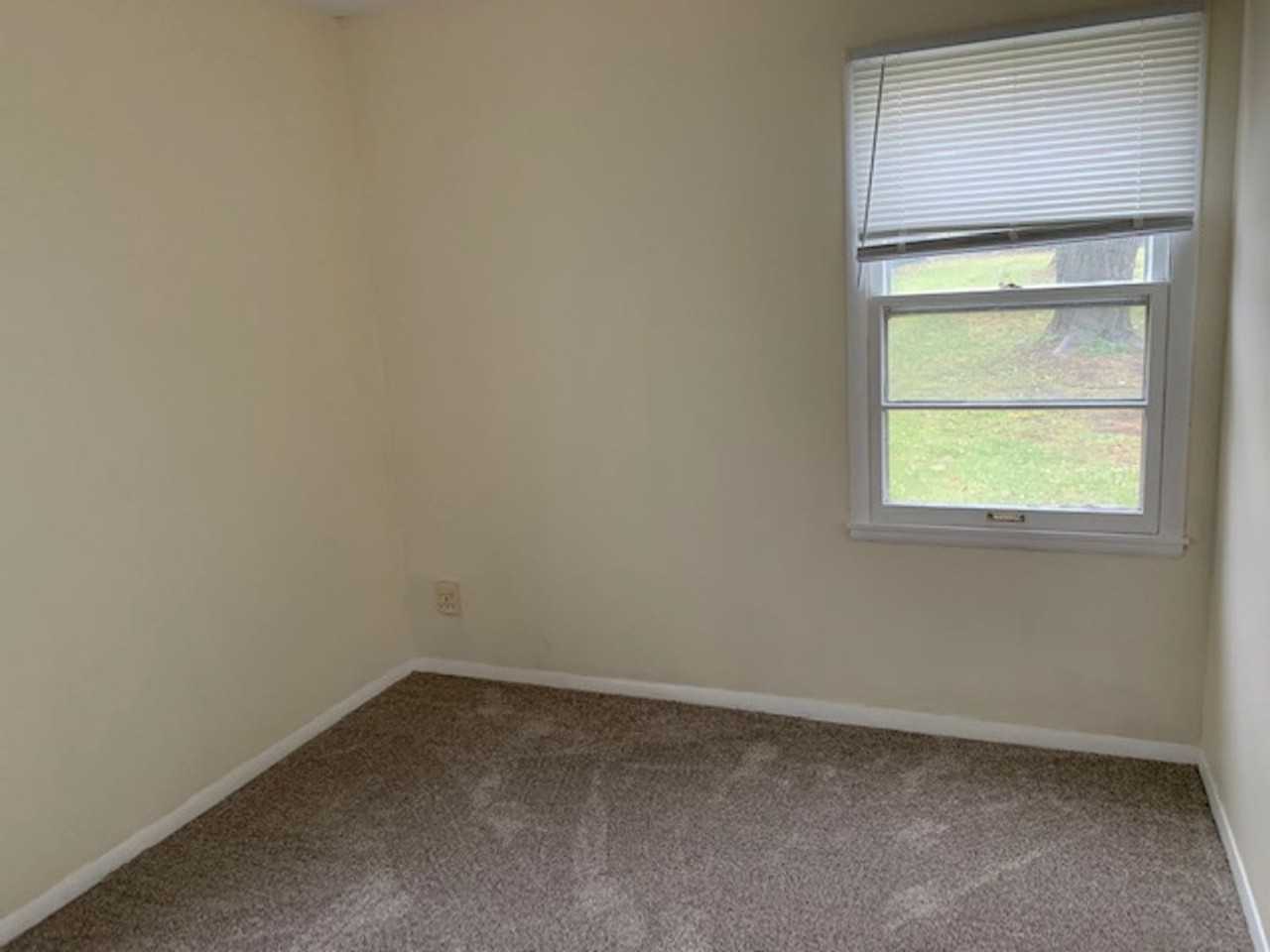 1334 N Linden St - Photo 4 of 9