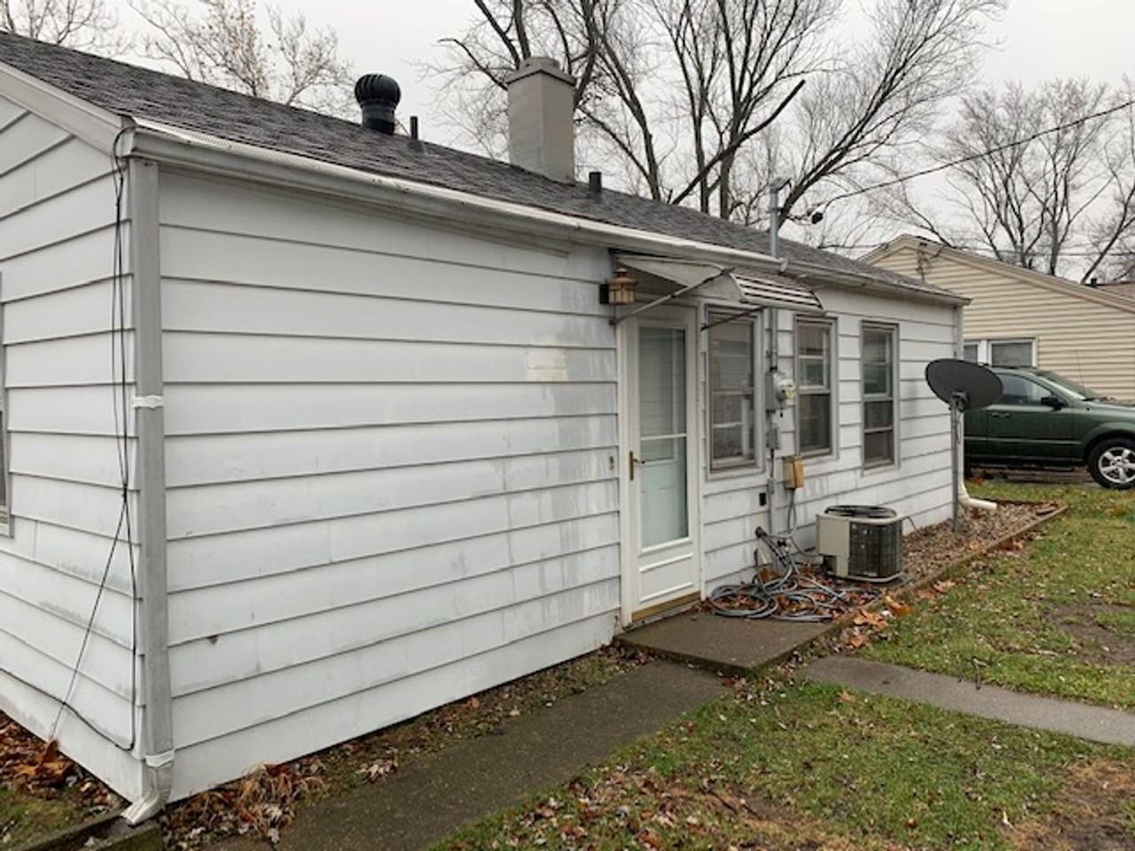 1334 N Linden St - Photo 5 of 9