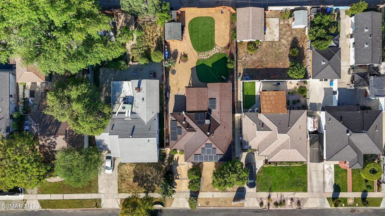 7039 Sylvia Ave - Photo 4 of 40
