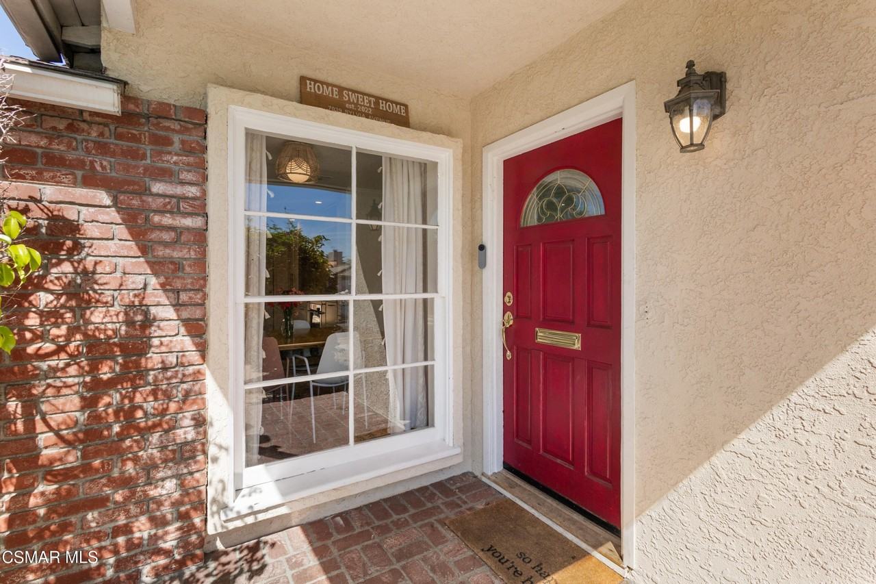 7039 Sylvia Ave - Photo 7 of 40