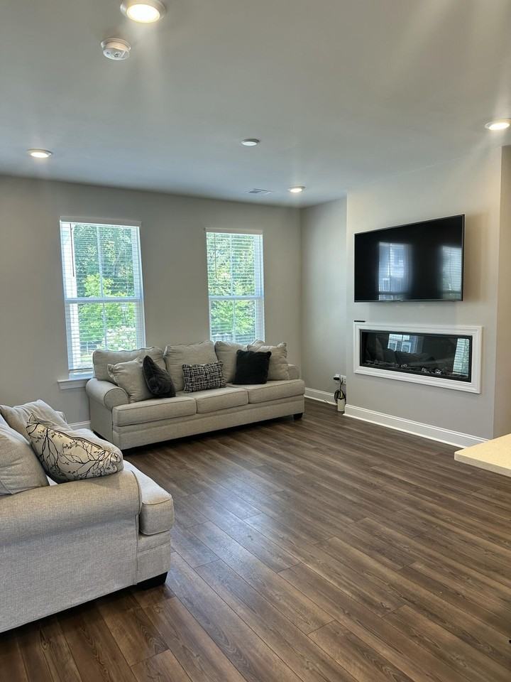 1247 Tice Ln - Photo 4 of 17