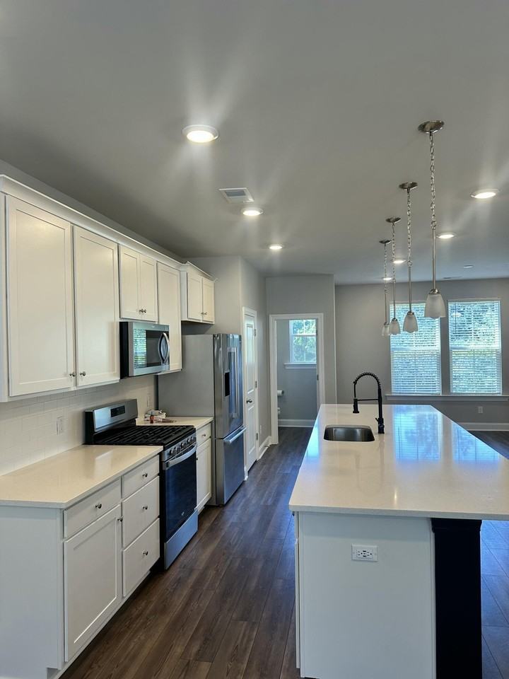 1247 Tice Ln - Photo 5 of 17