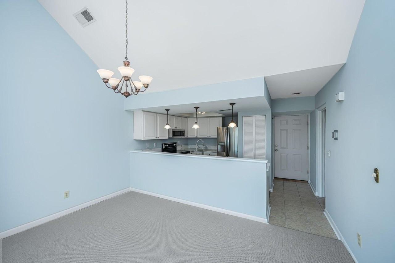 242 Little Oak Dr - Photo 4 of 37