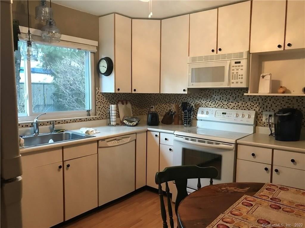 1223 Stratfield Rd #1223 - Photo 4 of 13