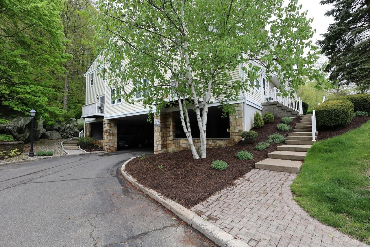 633 Danbury Rd #22 - Photo 2 of 30