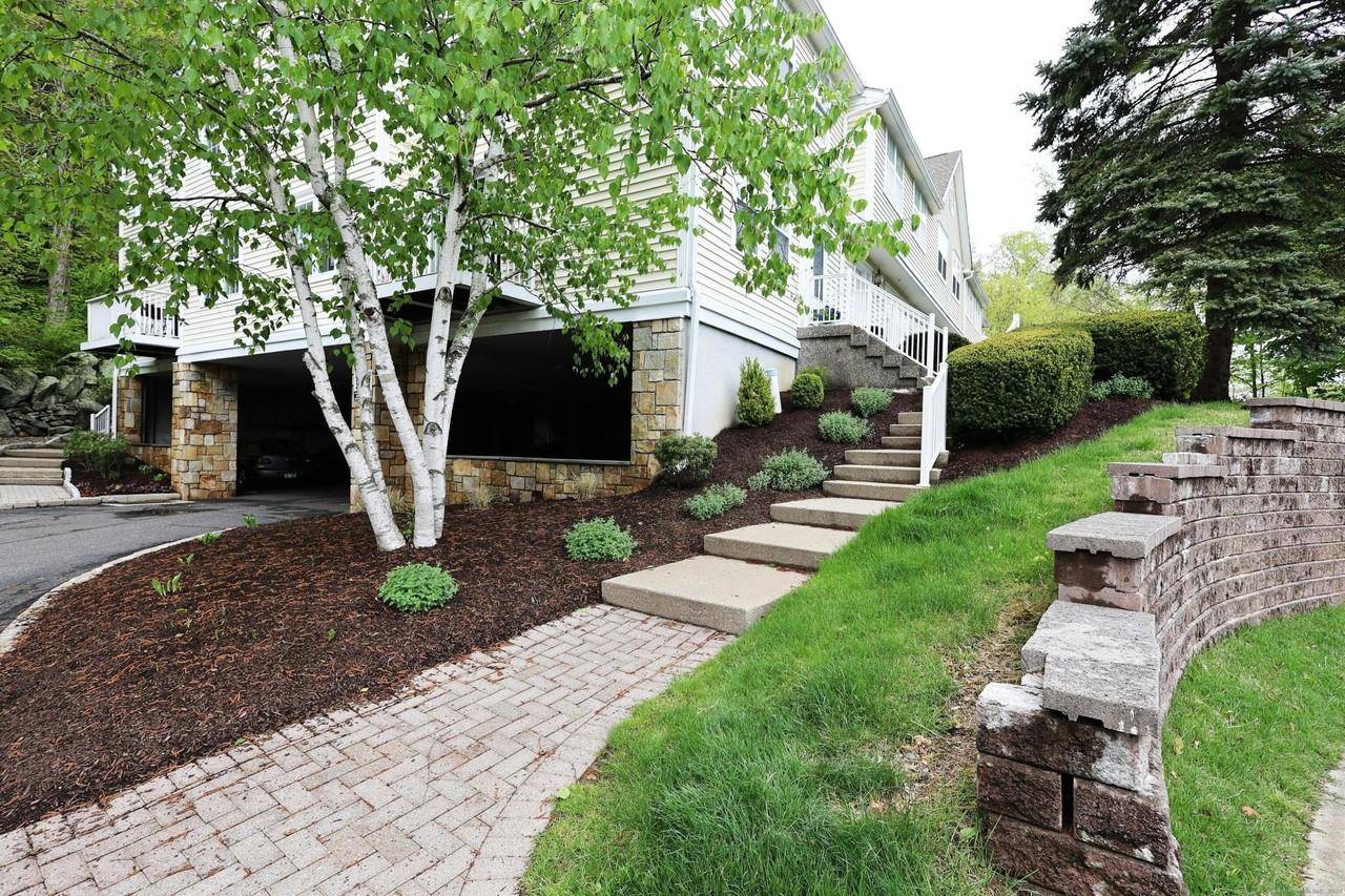 633 Danbury Rd #22 - Photo 3 of 30