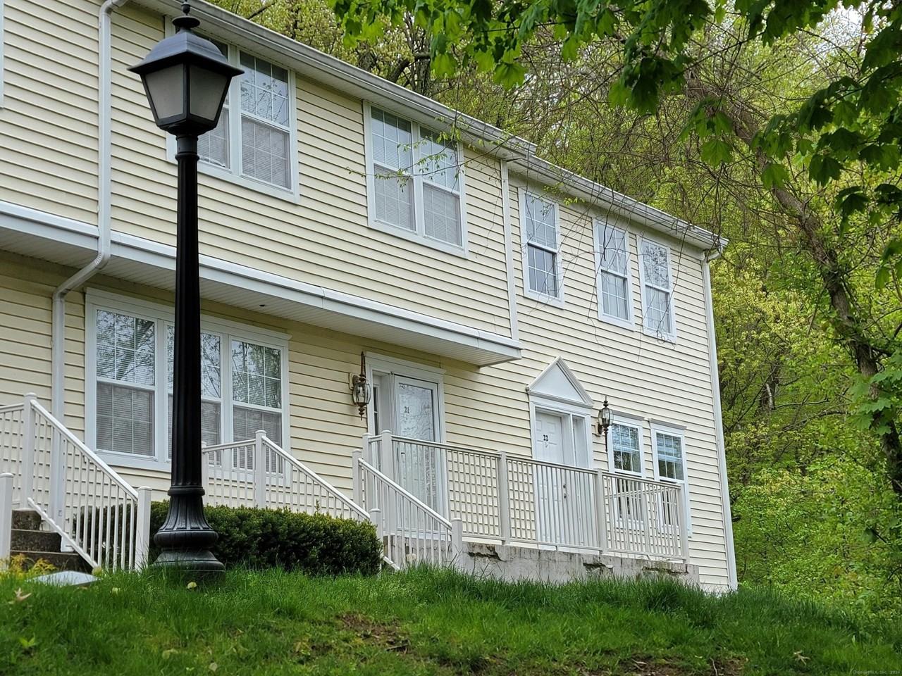 633 Danbury Rd #22 - Photo 4 of 30