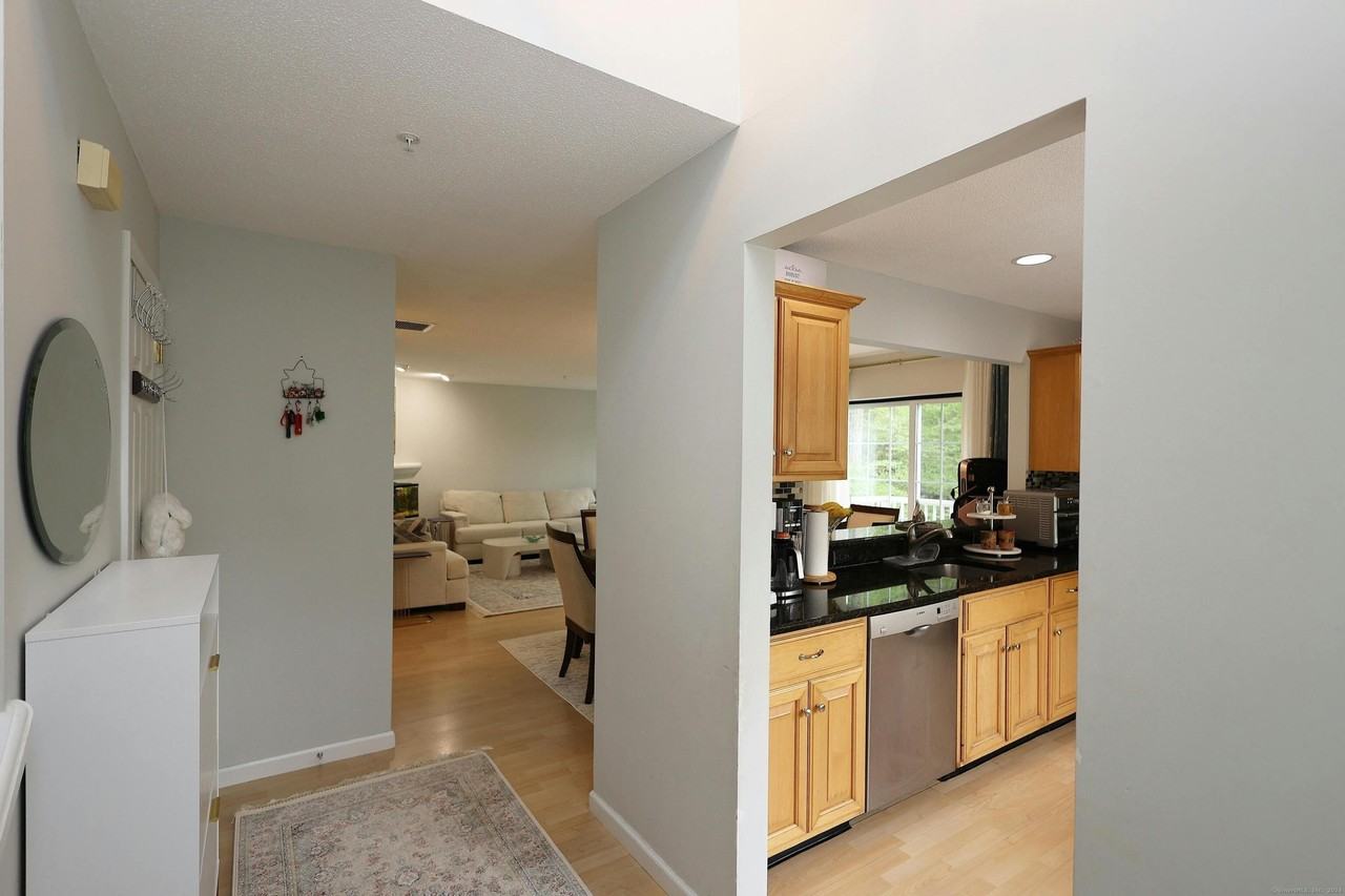 633 Danbury Rd #22 - Photo 6 of 30
